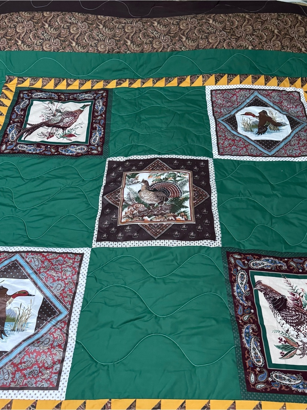 Green Patchwork Fowl bird Quilt with Yellow Accent Border - handmade - Picture 2 of 16